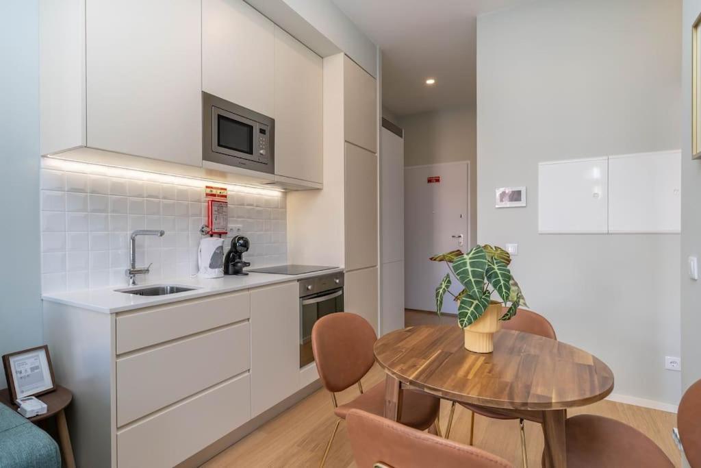 31 De Janeiro Flat By Amber Star Rent Apartment Porto Luaran gambar